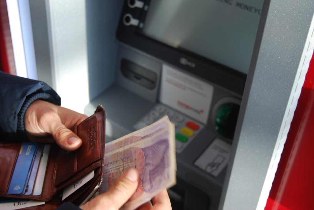 Rejs billigere med et billigt rejsekreditkort og spar bank gebyrer