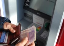Rejs billigere med et billigt rejsekreditkort og spar bank gebyrer