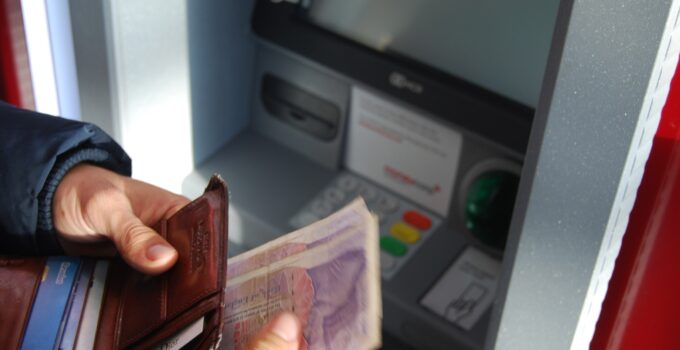 Rejs billigere med et billigt rejsekreditkort og spar bank gebyrer