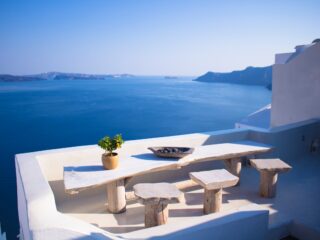 Billig Rejsedestination Grækenland - Graekenland-Oia-Santorini-havudsigt