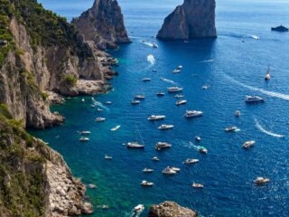 Billig Rejsedestination Italien - Italien-Napoli-storbyrejse-med-kyst-og-strande