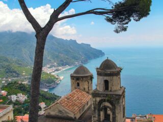 Billig Rejsedestination Italien - Italien-Ravello-rejse-med-kyst-og-strande
