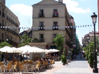 Billig Rejsedestination Spanien - Spanien-Madrid-billige-storbyrejse-til-hovedstaden-cafe